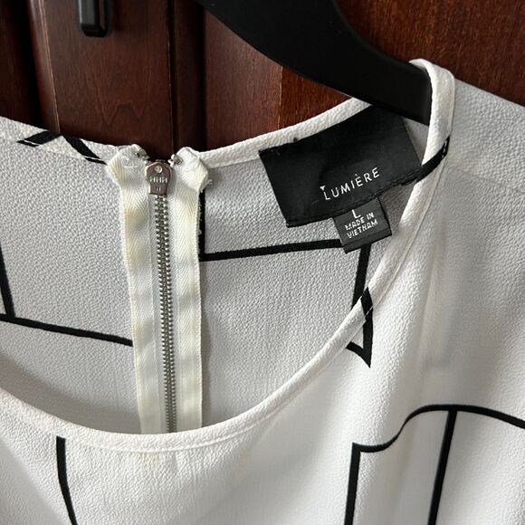 Lumière White & Black Low-High Crewneck Relaxed Graphic Tunic L NWOT - Picture 2 of 4